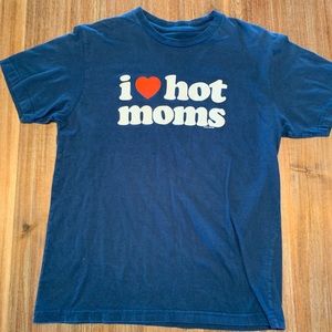 I ❤️ Hot Moms Tee-Shirt!!